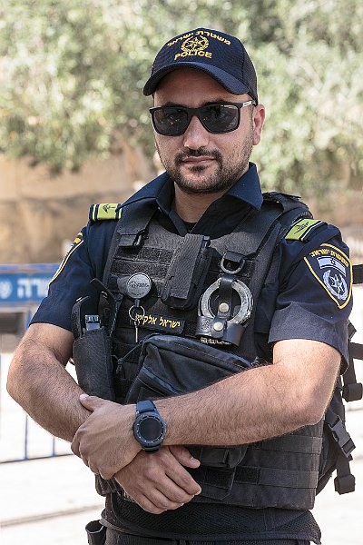 3 - GERUSALEMME - POLIZZIOTTO  CITTA' SANTA.jpg